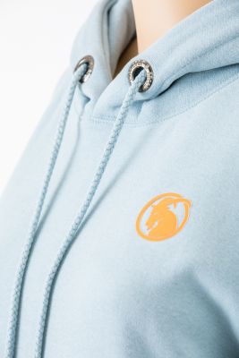 Sweatkleid hellblau Detail Brustdruck