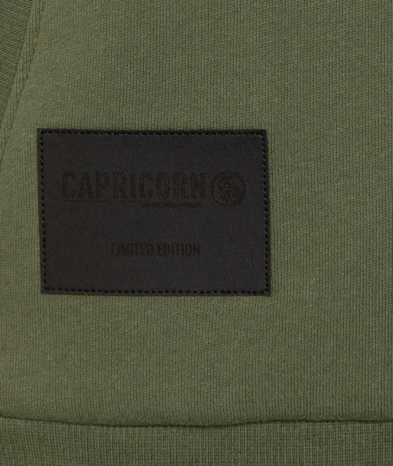 schwarzer Kunstlederpatch mit Capricorn Rockwear Logo