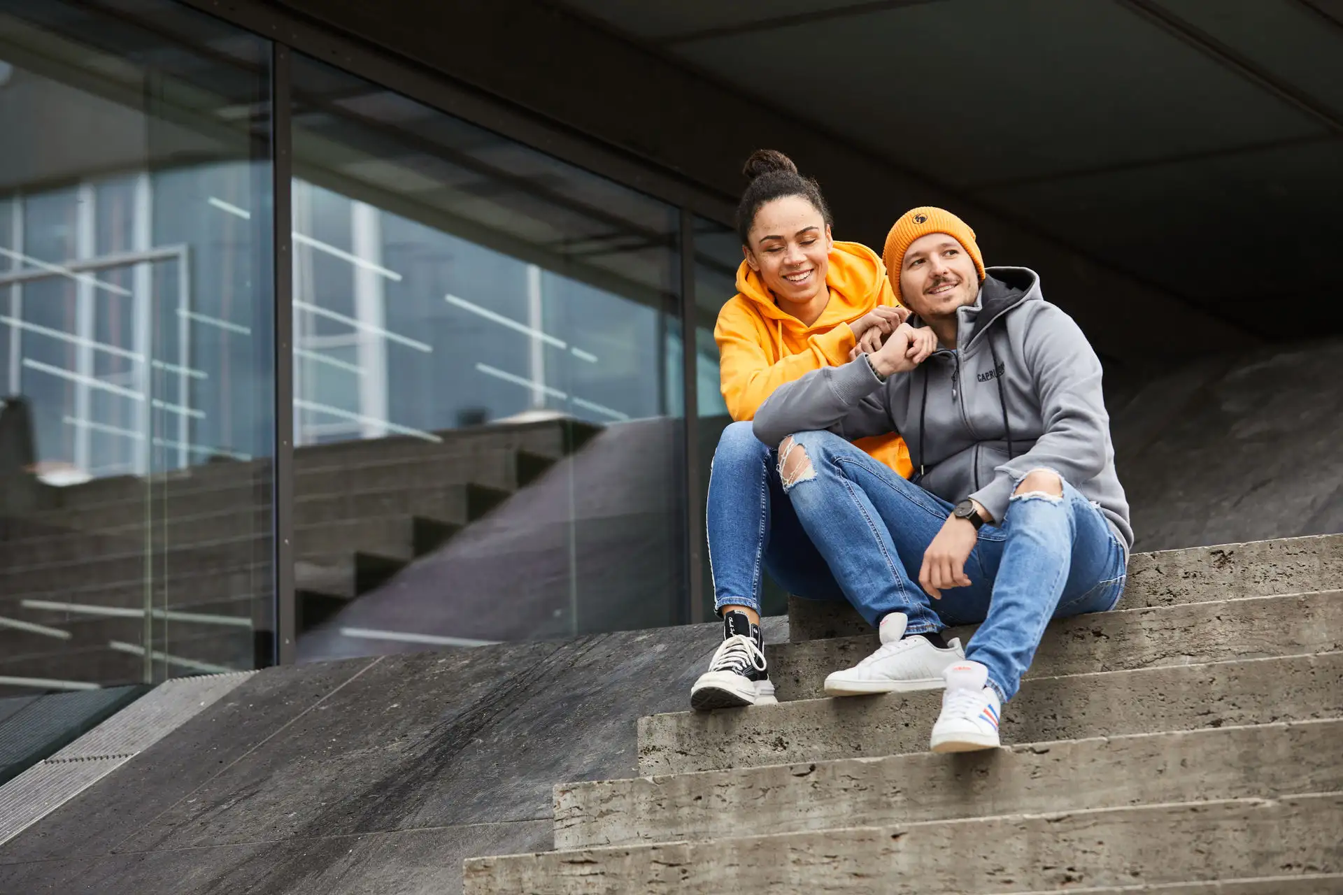 Kapuzenjacken orange and grau 