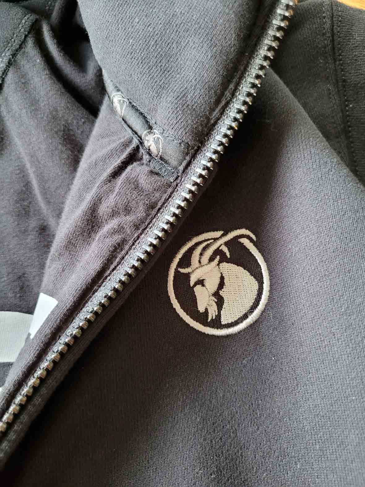 Steinbock Logo Bruststick Detail