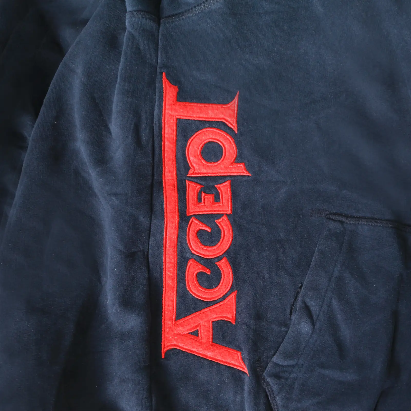 Accept Kapuzenjacke Logo Patch auf Seite