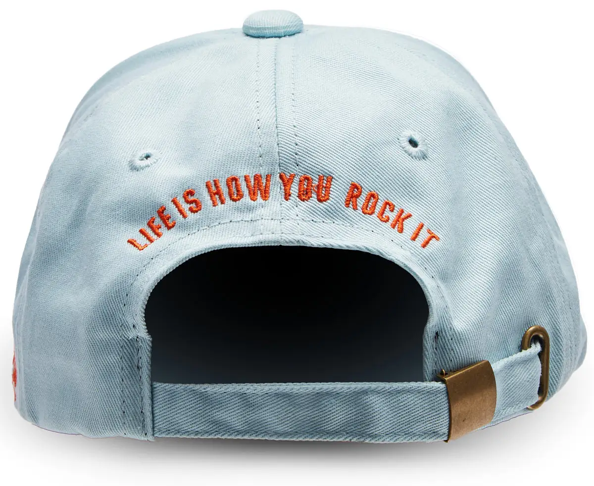 Basball Cap hellblau mit orangefarbenem Stick Rückseite